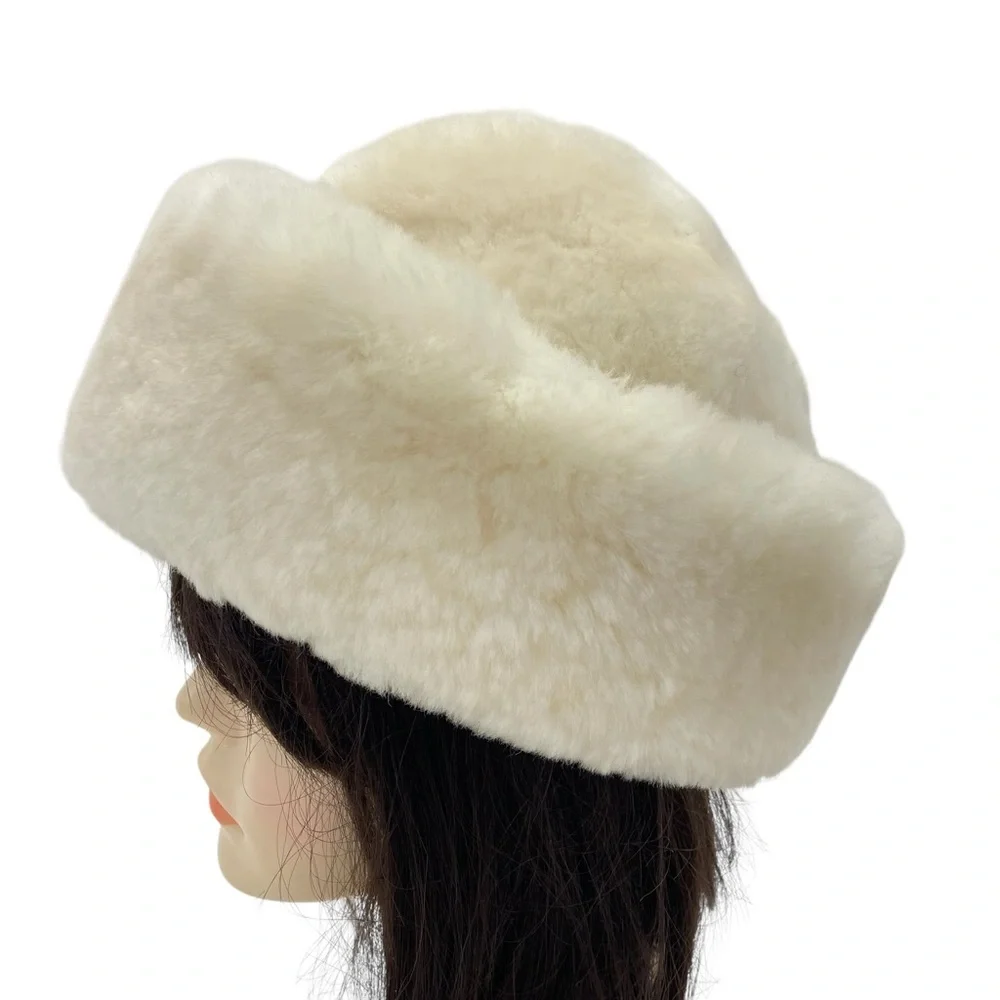 NWOT Sheepskin Hat Small Ivory